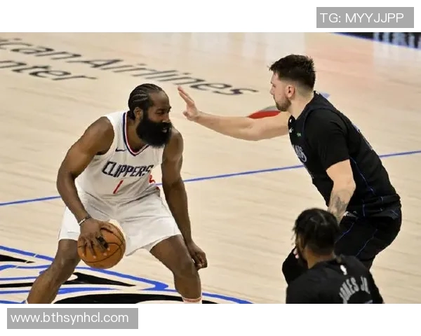 前NBA中锋考辛斯反对帕森斯观点：指责哈登不防守却又支持东契奇